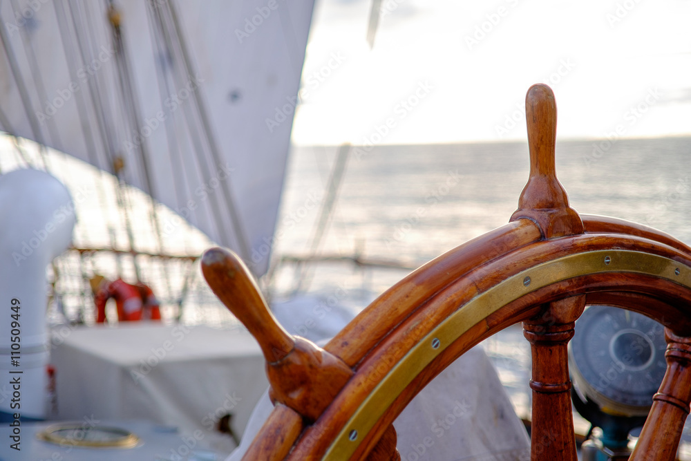 Fototapeta premium Norwegen, Nordsee, Tall Ship Race, Großsegler vor Kristiansand