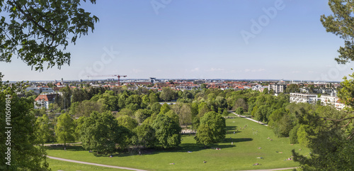 Panorama Ausblick vom luitpoldhügel im Luitpoltpark in der bayerischen Hauptstadt München über die Ortsteile Milbertshofen und Schwabing photo