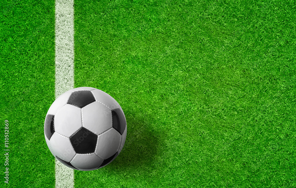 Fußballrasen mit Fußball Fußballrasen mit Fußball