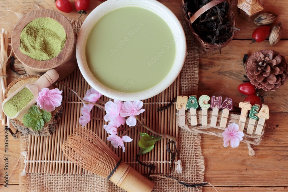 Japanese matcha green tea and green tea powder.