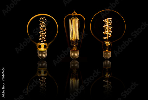Interesting Lightbulbs on black background with big resloution