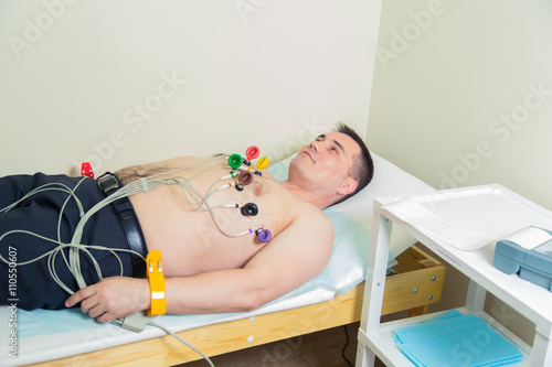 Tableau sur toile Male patient having ECG electrocardiogram in hospital
