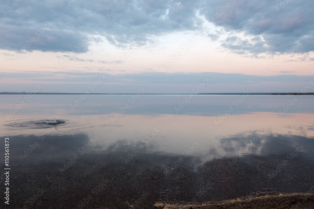Obraz premium clear lake at dawn