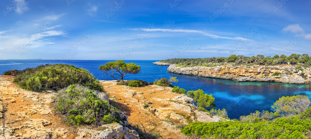 Fototapeta Słynna zatoczka Cala Pi na Majorce