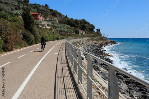Fototapeta pista ciclabile a San Lorenzo al mare - Liguria