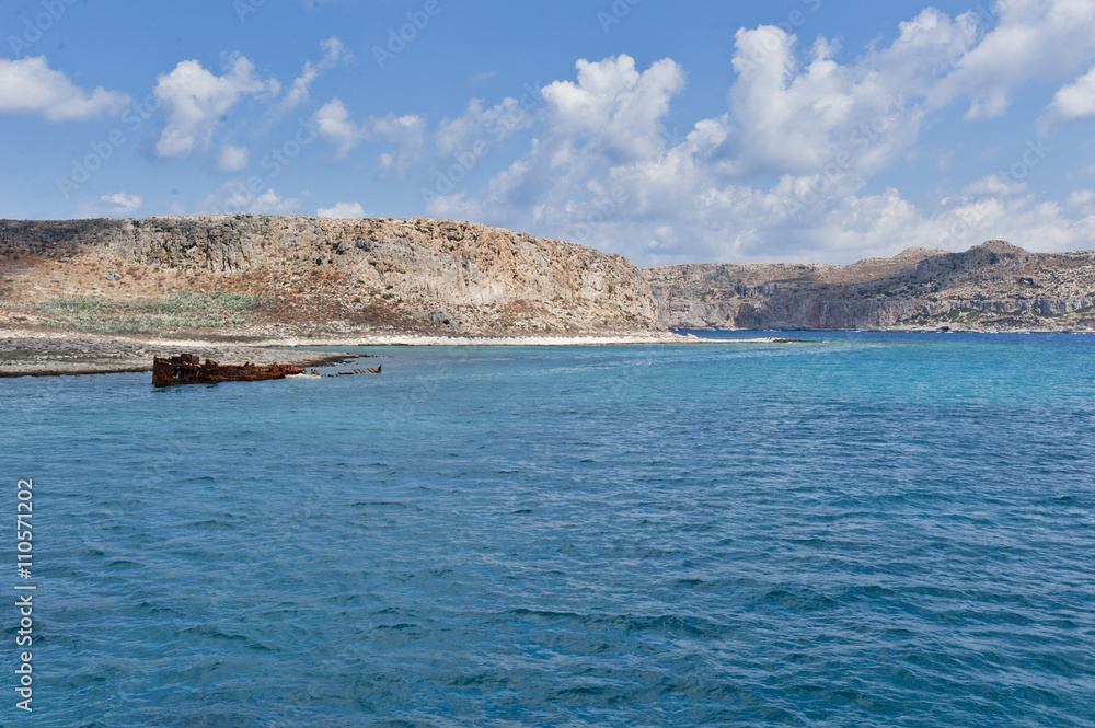 Widok na wrak statku przy wyspie Gramvousa