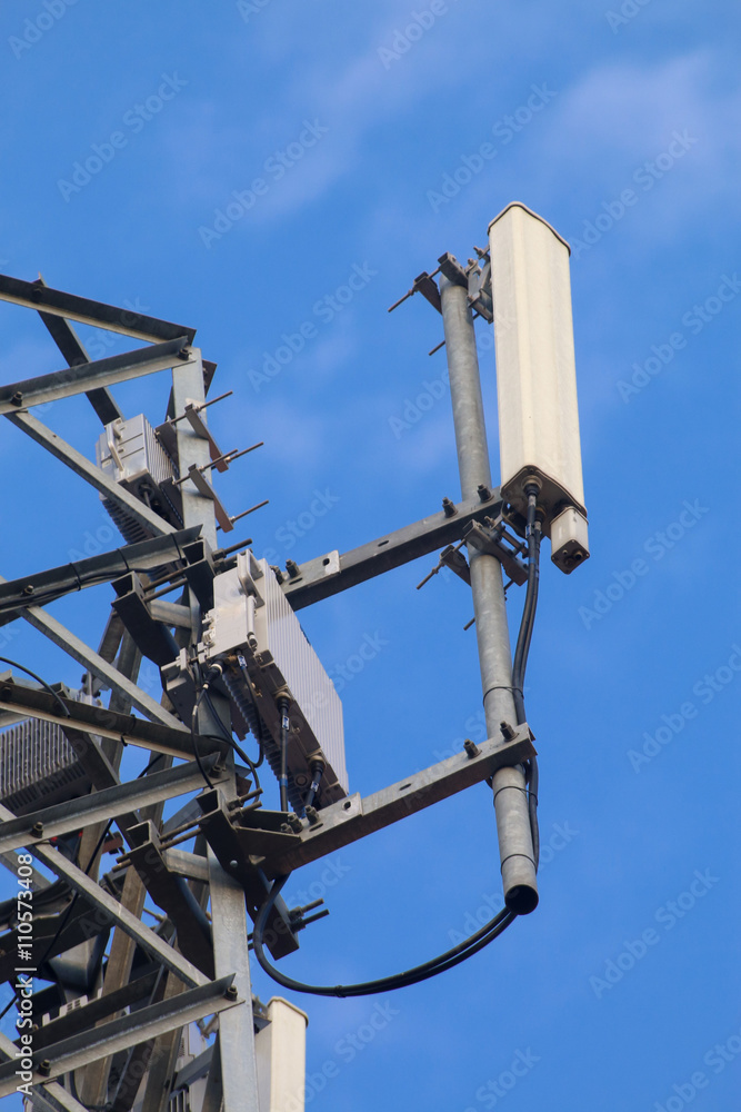 Antenna, telecommunication.