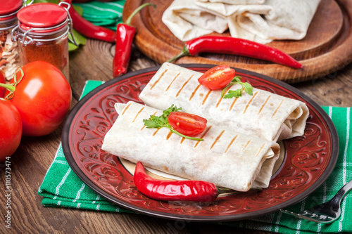 Burritos filled wiht minced meat, bean and vegetables.