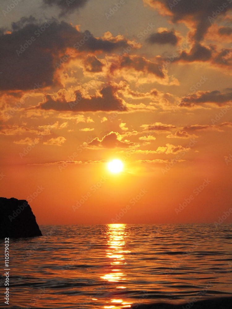 Naklejka premium sunset is in city