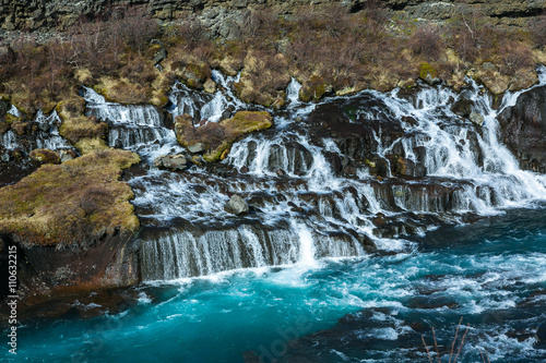 Hraunfossar Wasserf  lle in Island bei Husafell und Reykholt am Barnafoss