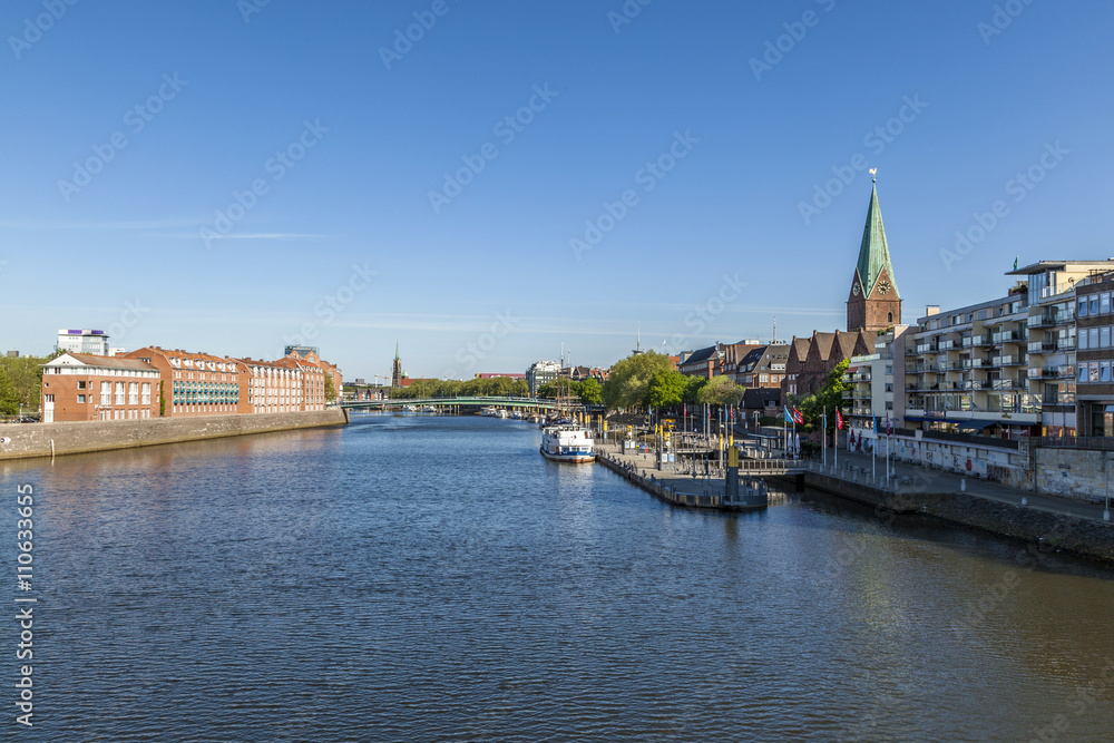 Obraz premium Cityscape with Teerhof on the left at river Weser