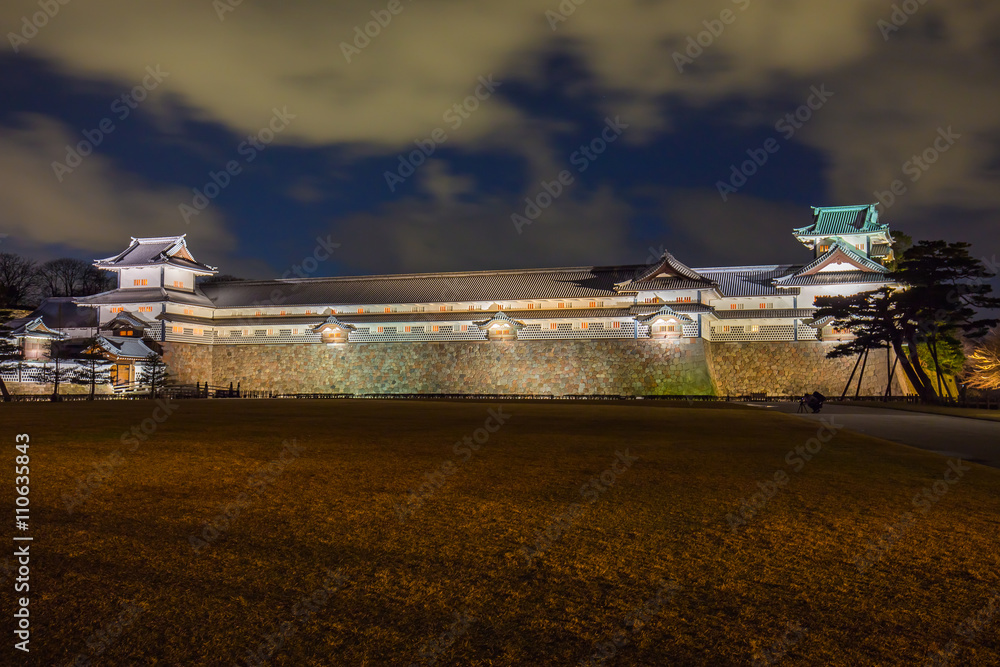 Fototapeta premium Night at Kanazawa Castle in Kanazawa, Japan.