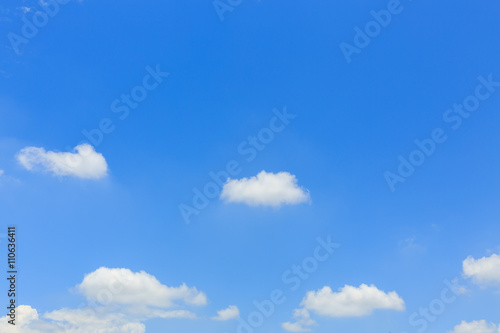 Fototapeta Naklejka Na Ścianę i Meble -  fluffy cloud on clear blue sky