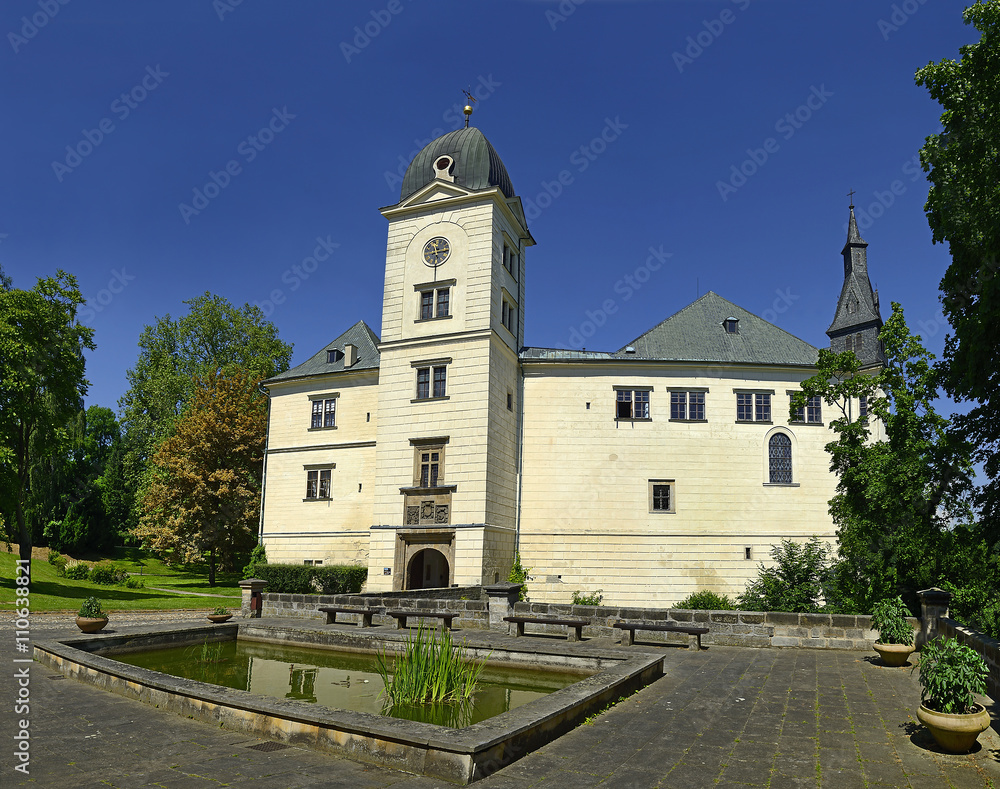 Obraz na płótnie Turnov - State mansion Hruby Rohozec castle, Czech Republic w salonie