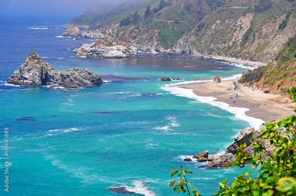 California, Usa: l'Oceano Pacifico, vista panoramica a Big Sur, la famosa regione della Costa centrale, una delle mete turistiche più popolari in California