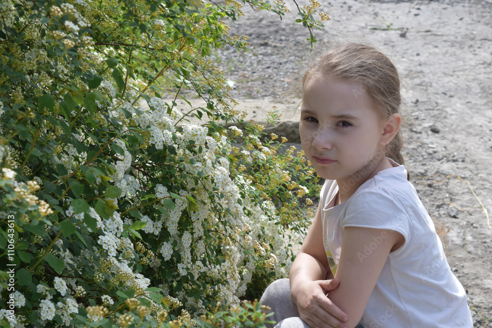 The little girl in the grass The little girl in the grass