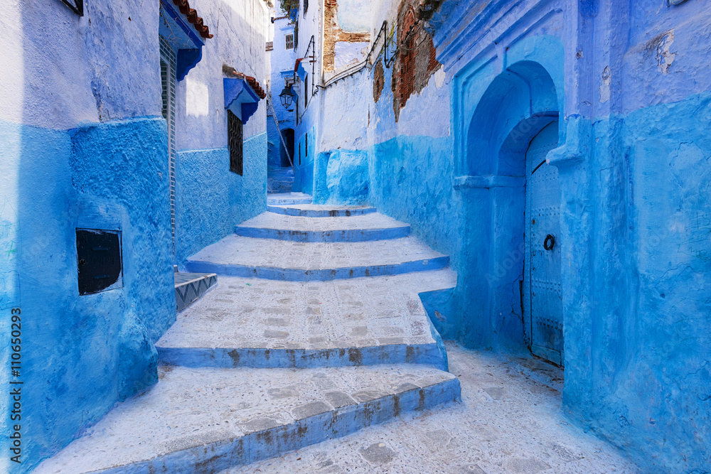 Fototapeta premium View of a street in the town of Chefchaouen in Morocco