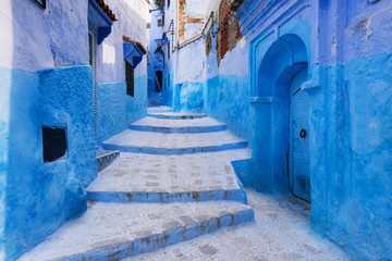 Stickers Marokko Sfeervol straatje in blauwe Chefchaouen  © Tiago Fernandez