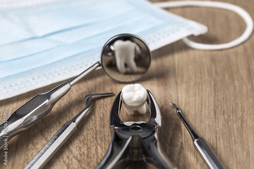 Canvas Print Tooth extraction concept