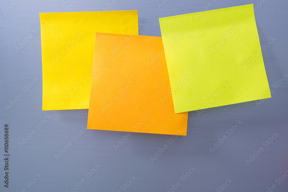 Blank sticky note on The refrigerator