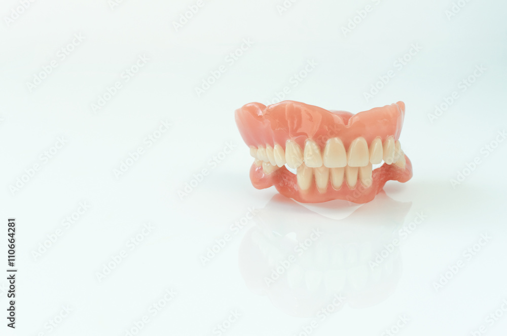 Obraz premium Kiefer mit Zahnlücken