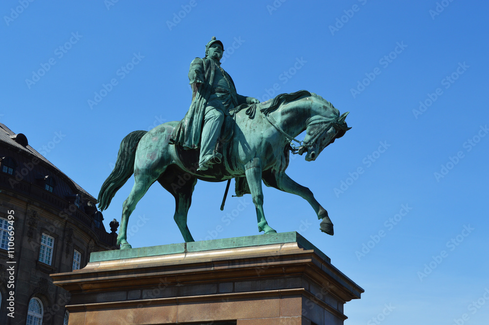 Obraz premium statue of the king on horseback copenhagen