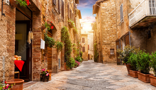 Canvas Print Colorful street in Pienza, Tuscany, Italy