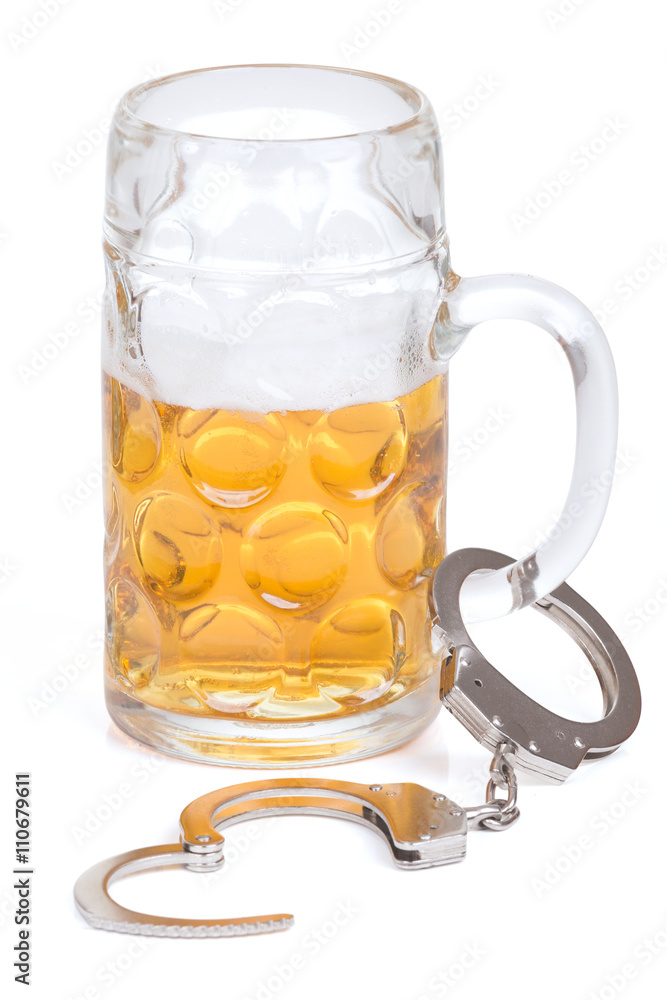 Krug Bier mit Handschellen Krug Bier mit Handschellen