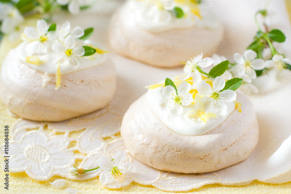 Meringues, decorated with flowers Meringues, decorated with flowers