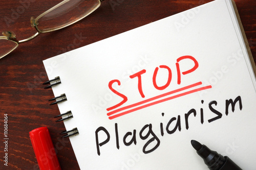 Tableau sur toile Stop plagiarism sign written in a notepad.