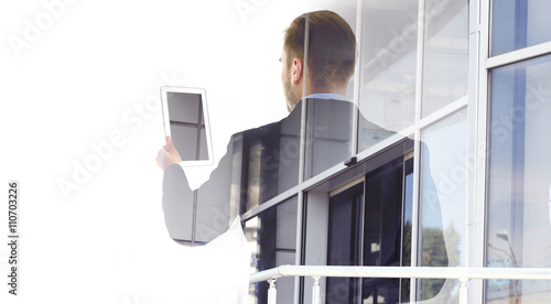 Male hands holding tablet p...