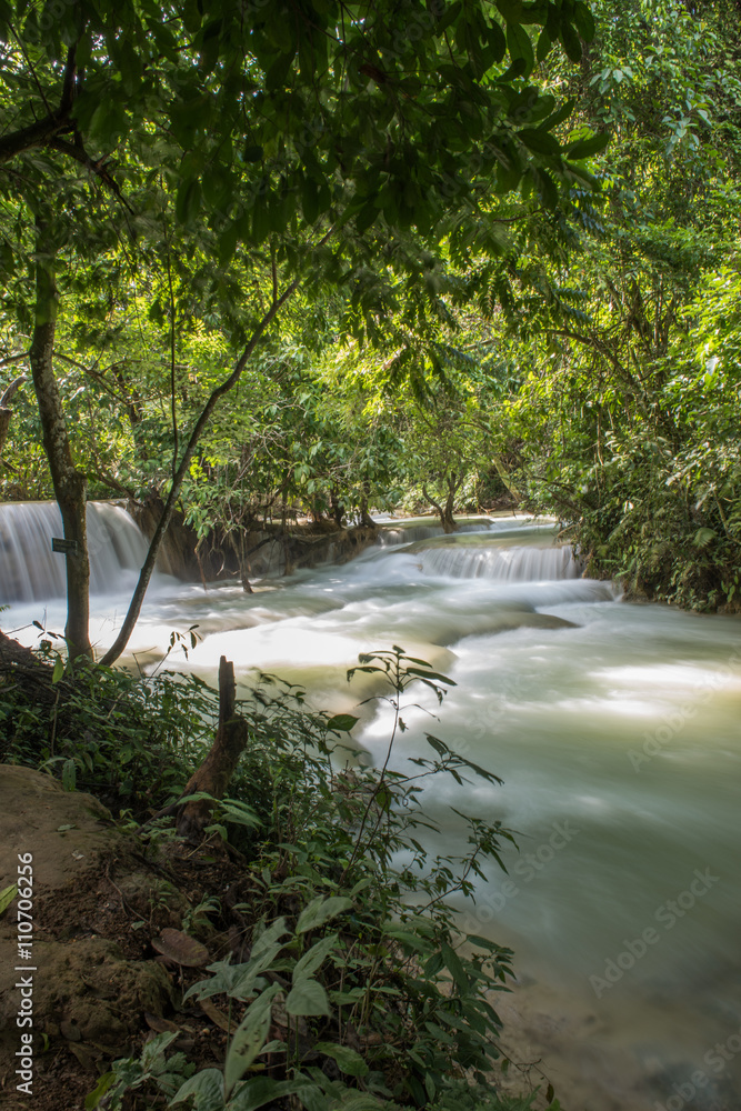 Cascades in Kuang Si Falls Cascades in Kuang Si Falls