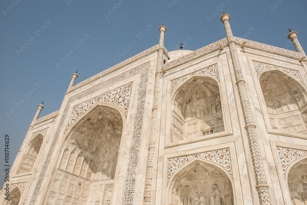 Travelling to Taj Mahal