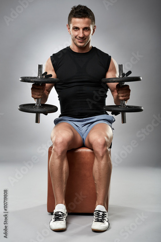 Biceps curl in seated position