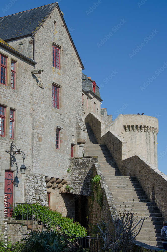 maisons et rempart du Mont Saint Michel