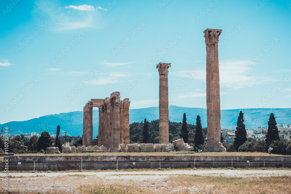 Ancient Ruins of Temple of Zeus on Sunny Day - obrazy, fototapety, plakaty 