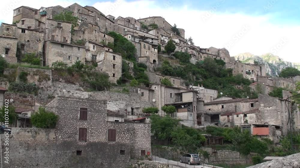 Borgo medioevale di Prata Sannita, piccolo paese della Campania, Italia Borgo medioevale di Prata Sannita, piccolo paese della Campania, Italia