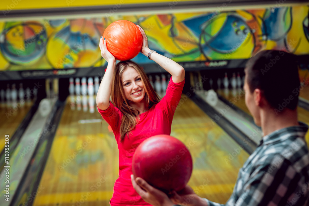Fototapeta premium Cheerful friends at the bowling alley