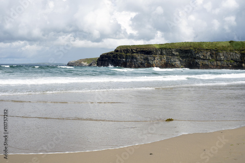 big waves rolling into the cliffs