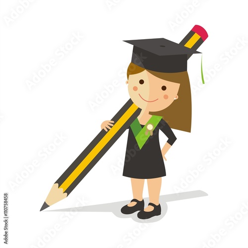 Niña graduada con beca, diploma y birrete de color verde sujetando un lápiz gigante