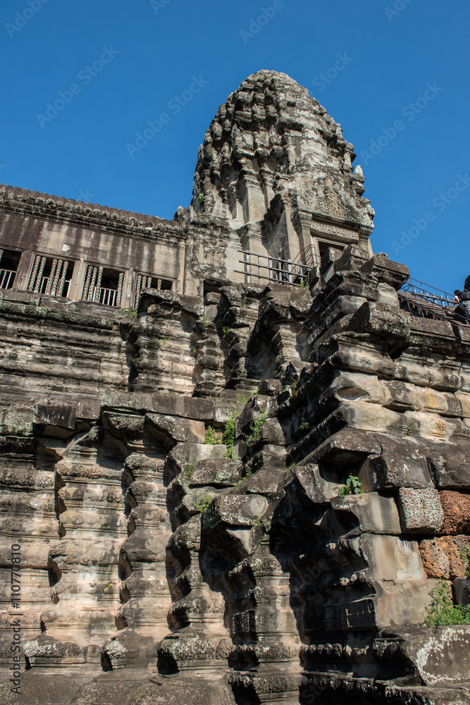 Broken Architectures of Angkor Wat