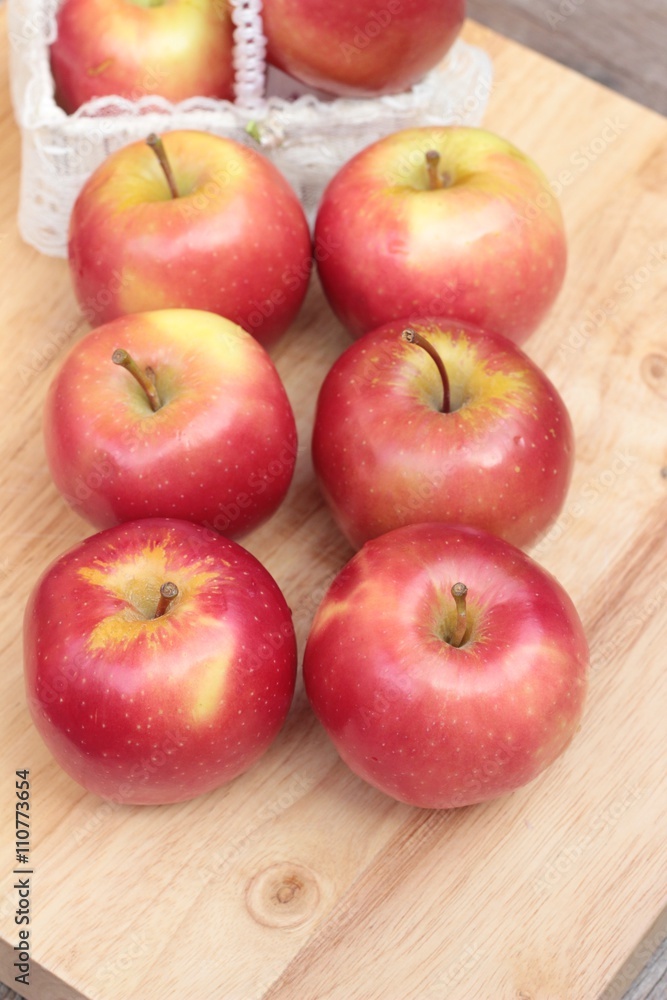 red apples is delicious on wood background. red apples is delicious on wood background.