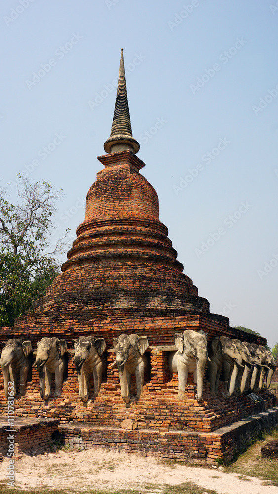 Naklejka premium temple in sukhothai national park