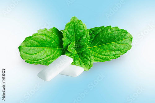chewing gum with fresh mint leaves photo