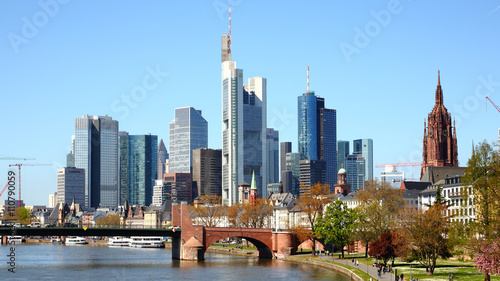 Frankfurt am Main  Blick von der Ignatz-Bubis-Br  cke.  April 2016  