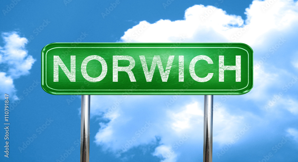 Obraz premium Norwich vintage green road sign with highlights