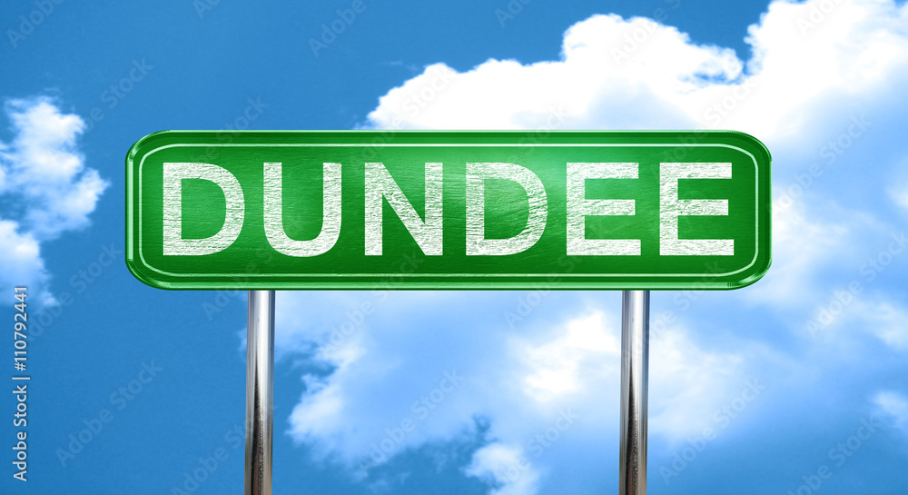 Obraz premium Dundee vintage green road sign with highlights