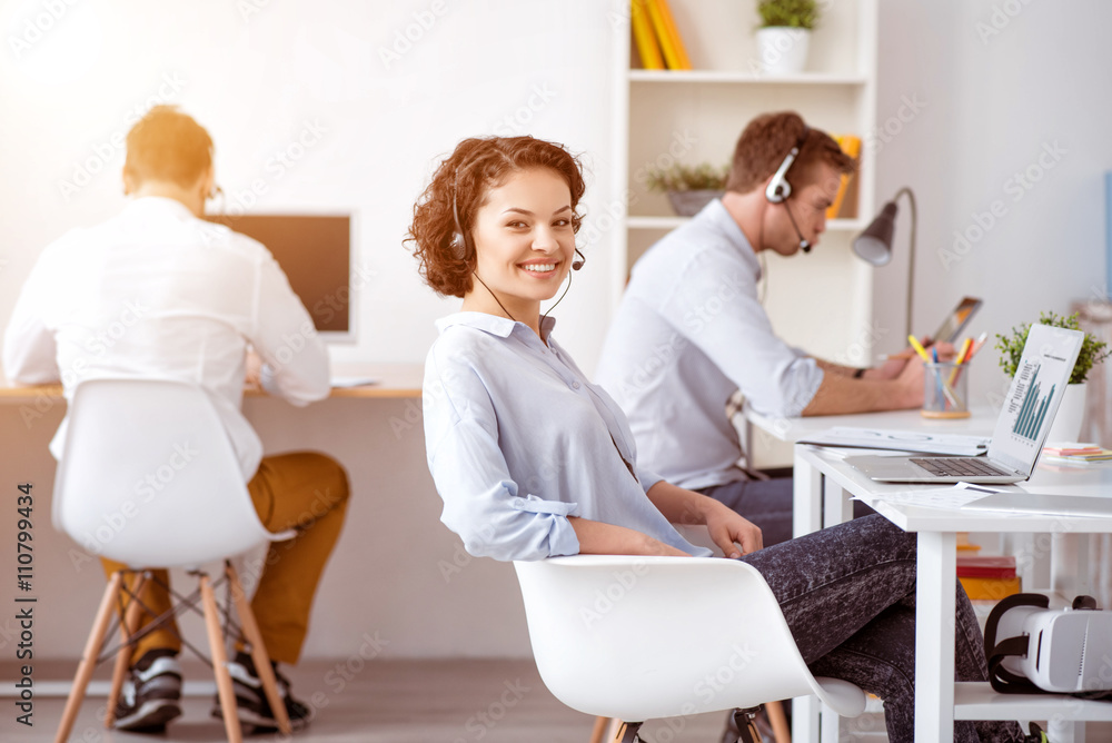 Obraz premium Positive woman working in the office