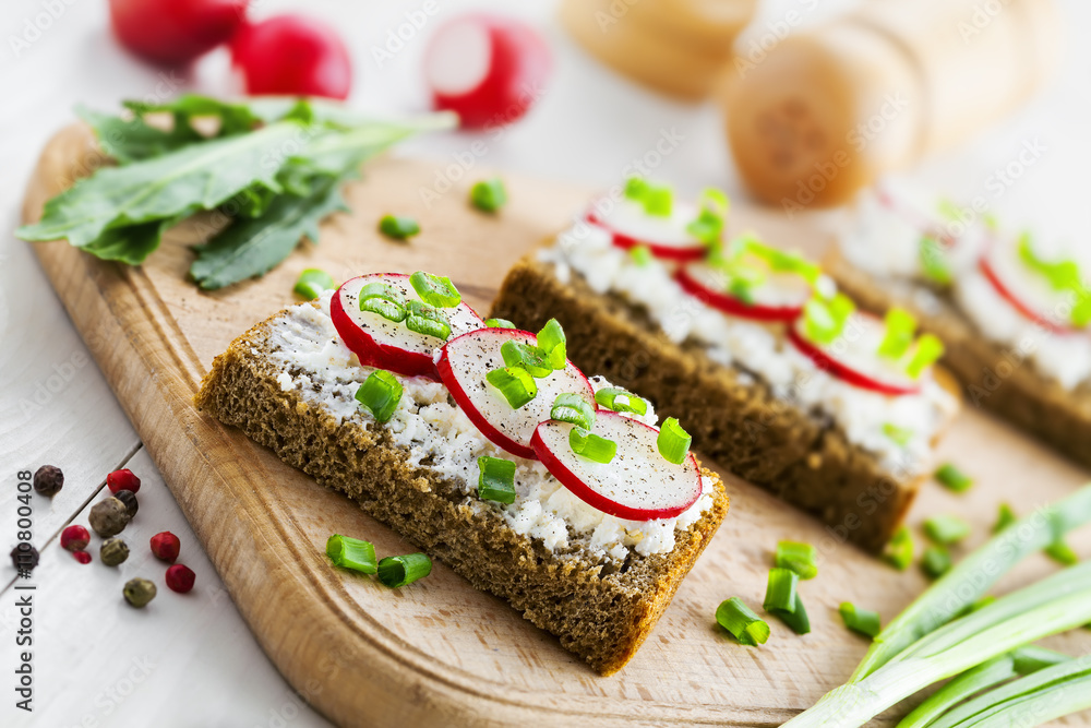 Cream cheese ray sandwiches with radish. Summer vegetarian snacks.