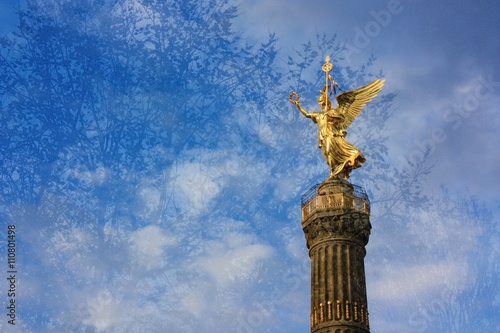 Tableau sur toile The Victory Column in Berlin, Germany